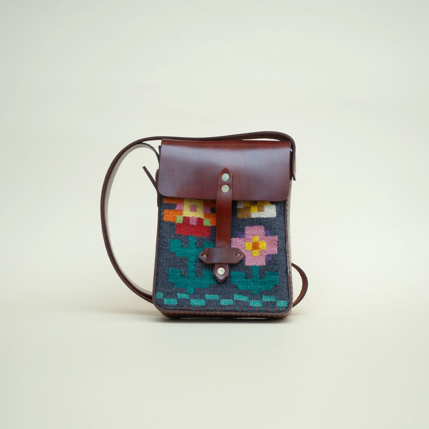 Tavshava Messenger Bag